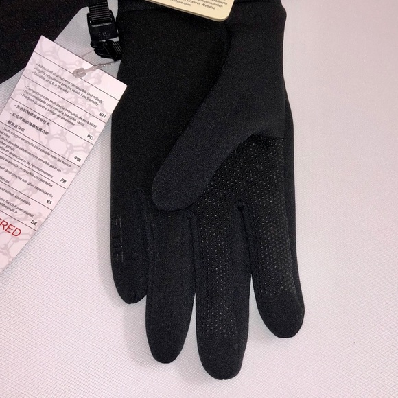 Women’s NorthFace ETIP Gloves 🧤 - Picture 7 of 8